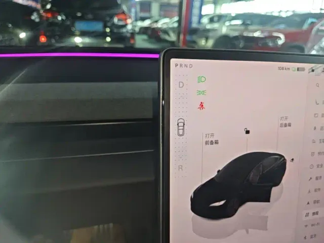 Tesla Model 3 — Фото автомобиля 13