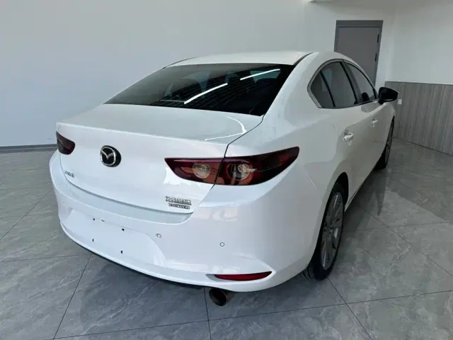 Mazda Axela — Фото автомобиля 6