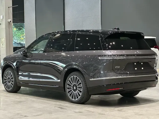 Nio ES8 — Фото автомобиля 2