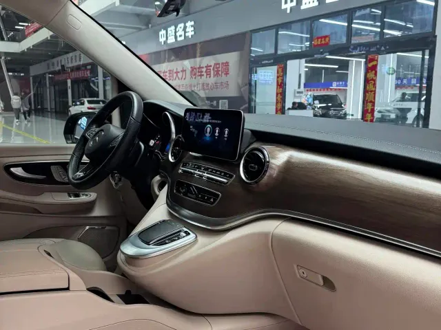 Mercedes-Benz V-Class — Фото автомобиля 10