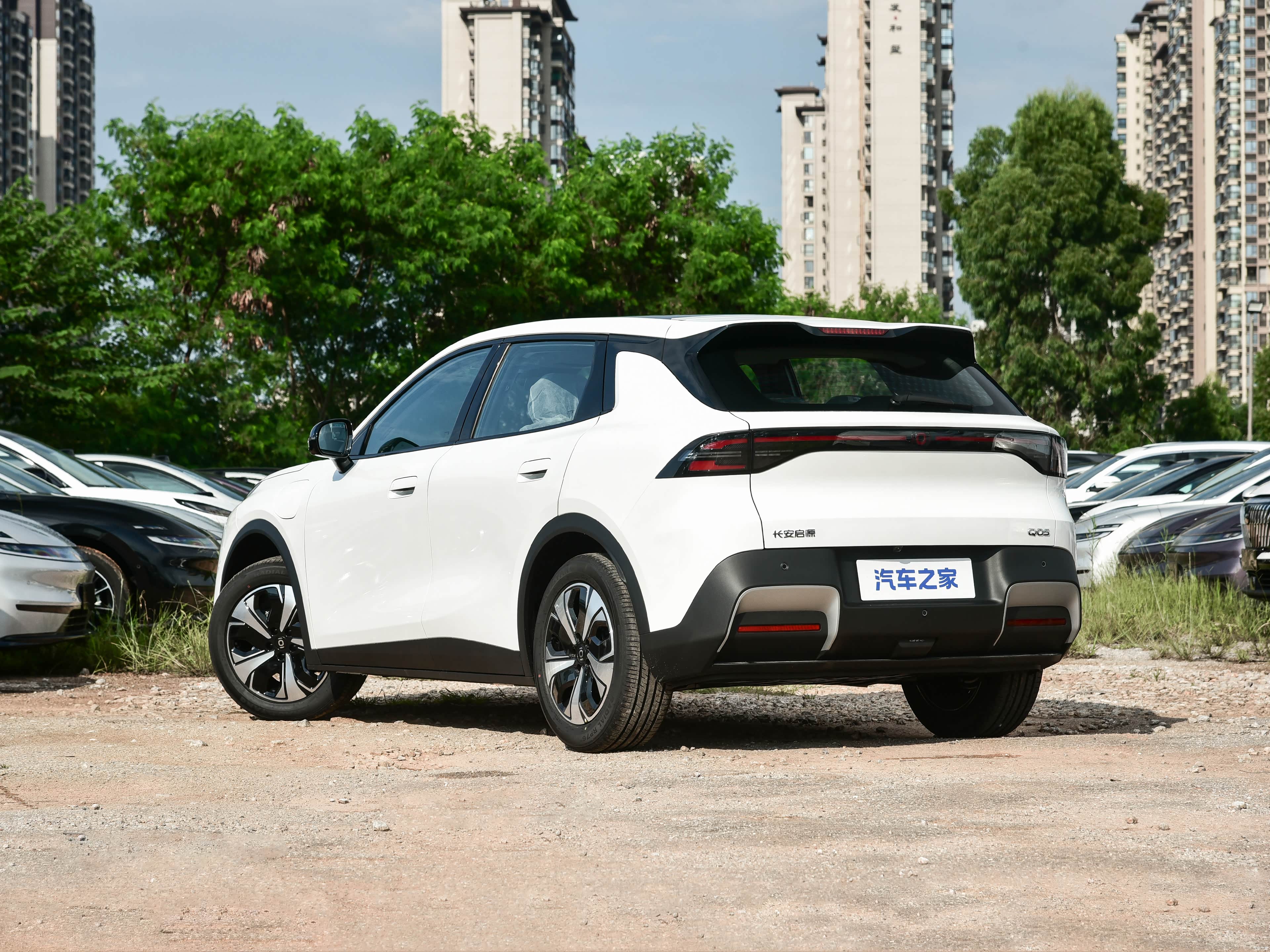 Changan Qiyuan Q05 — Фото автомобиля 2