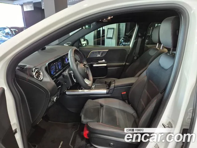 Mercedes-Benz EQA — Фото автомобиля 10