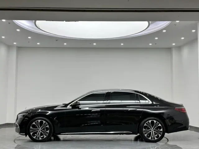 Mercedes-Benz E-Class — Фото автомобиля 5