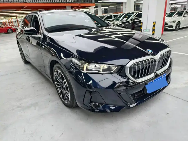 BMW 5 Series — Фото автомобиля 3