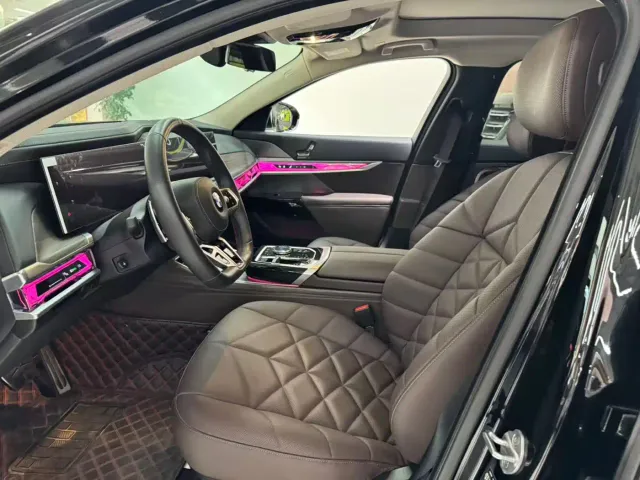 BMW 7 Series — Фото автомобиля 6