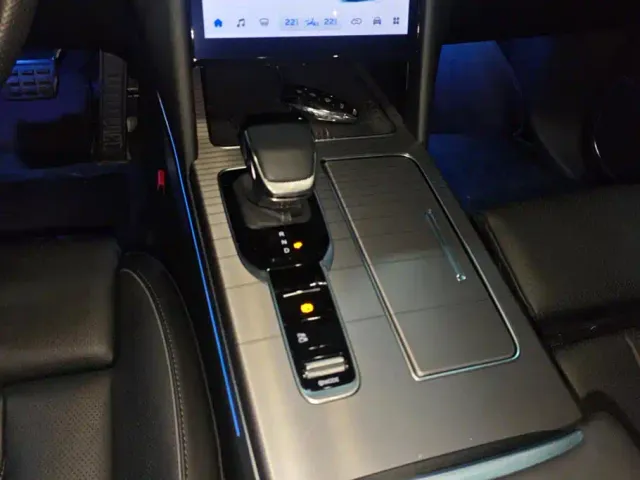 Hongqi HS7 PHEV — Фото автомобиля 16