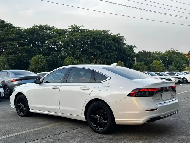Honda Accord — Фото автомобиля 9