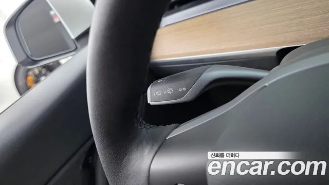 Tesla Model Y — Фото автомобиля 21