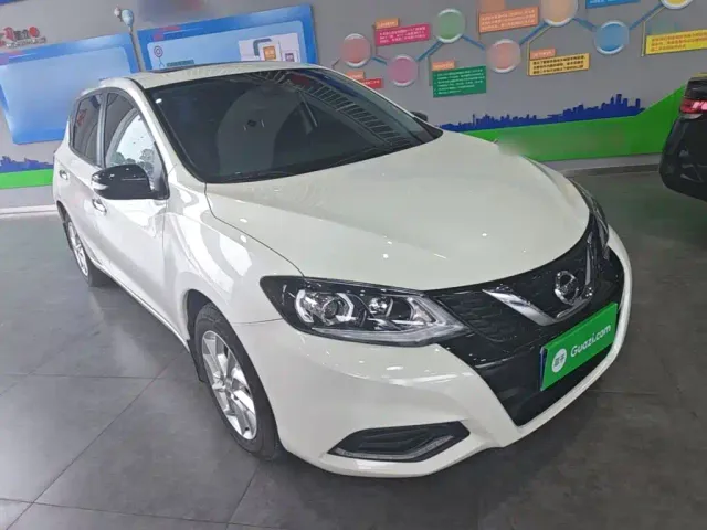 Nissan Tiida — Фото автомобиля 3