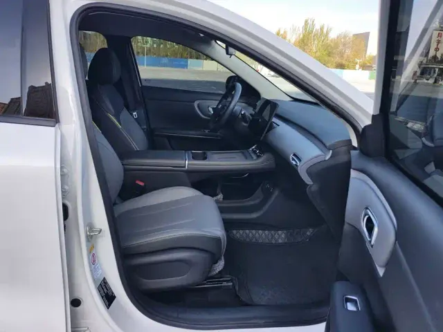 Changan Qiyuan Q05 — Фото автомобиля 8