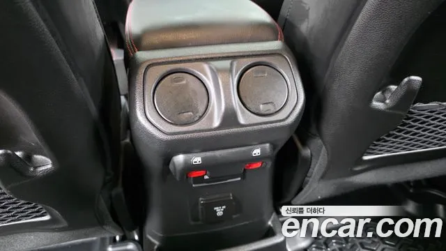 Jeep Wrangler — Фото автомобиля 25