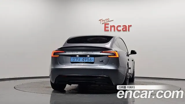 Tesla Model 3 — Фото автомобиля 3