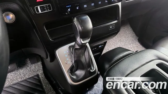 Hyundai Staria Staria 4WD Tourer 9 мест — Фото автомобиля 9