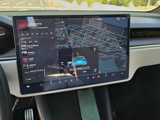 Tesla Model X — Фото автомобиля 13