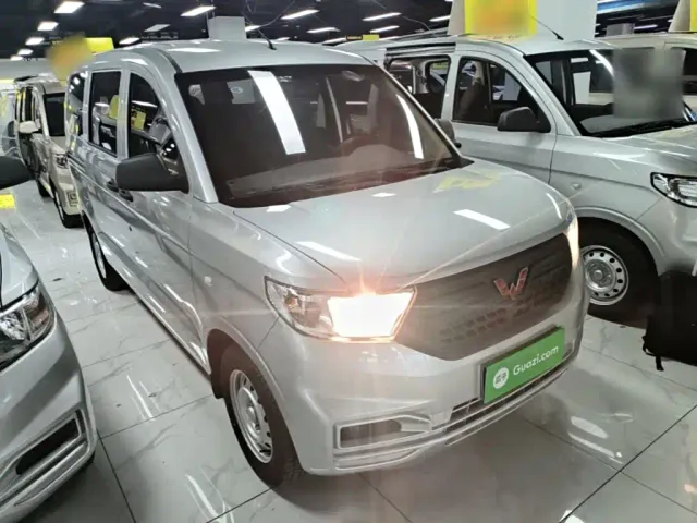 Wuling Hongguang V — Фото автомобиля 3