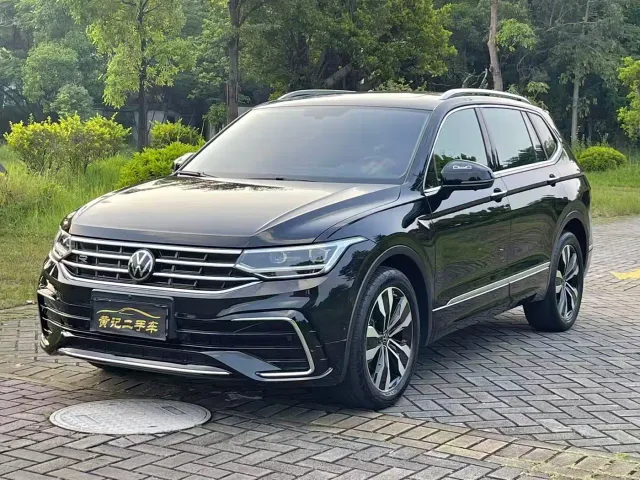 Фотография автомобиля — Volkswagen Tiguan L