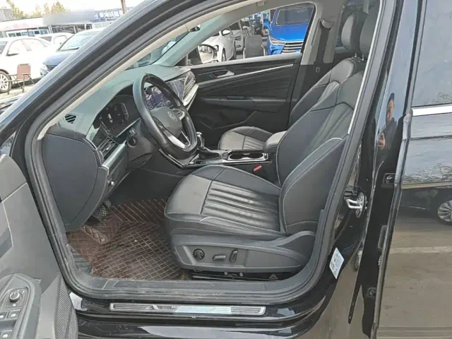 Volkswagen Passat — Фото автомобиля 14