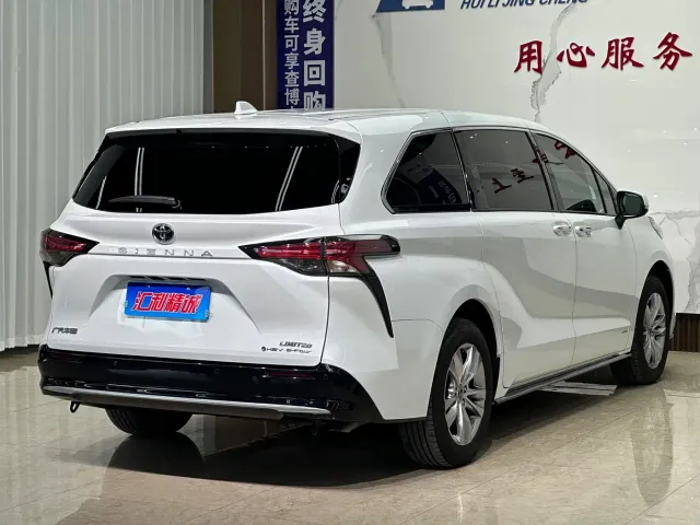 Toyota Sienna — Фото автомобиля 5