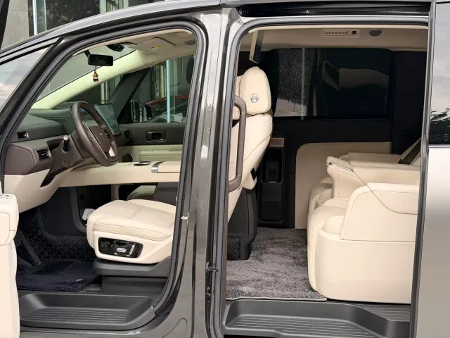 Li Auto MEGA — Фото автомобиля 6