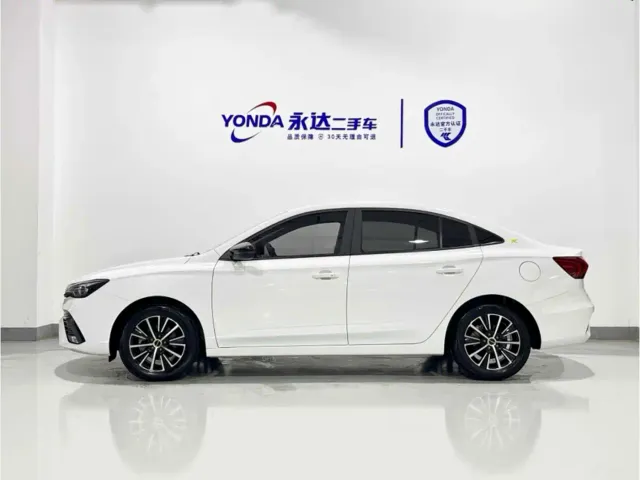 Roewe i5 — Фото автомобиля 4