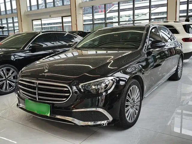 Фотография автомобиля — Mercedes-Benz E-Class