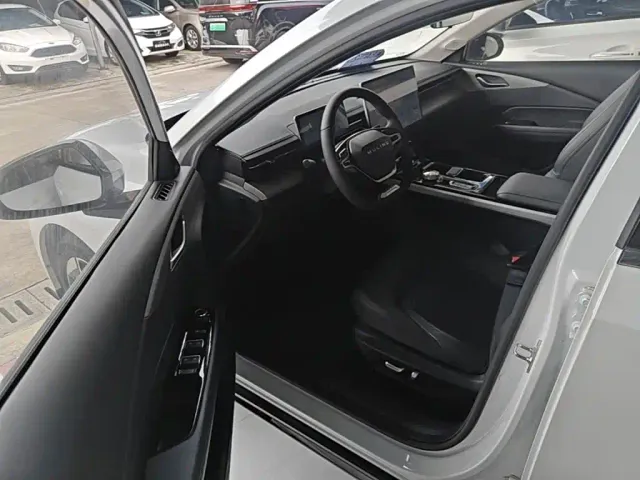 Wuling Starlight — Фото автомобиля 15