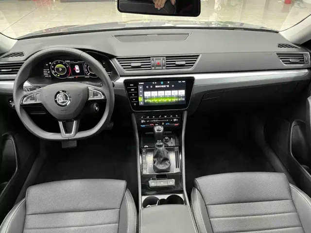 Skoda Superb — Фото автомобиля 7