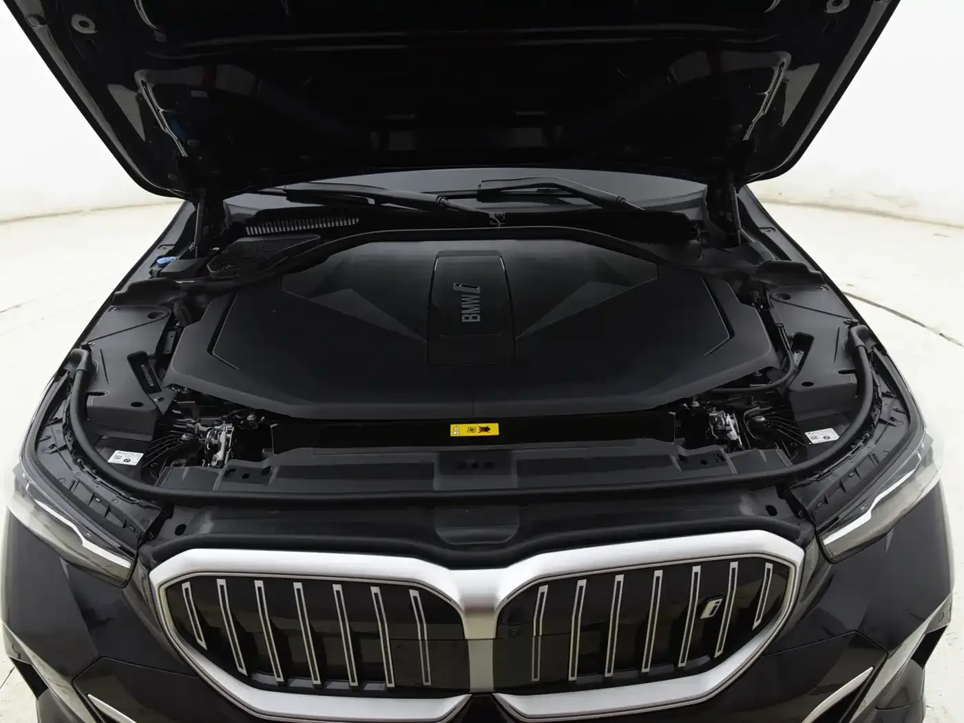 BMW BMW i5 2025 eDrive 40L M Sport Package — Фото автомобиля 11