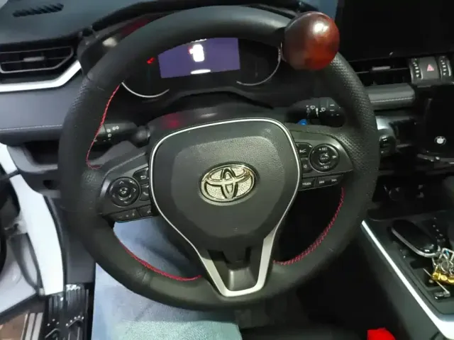 Toyota RAV4 — Фото автомобиля 15