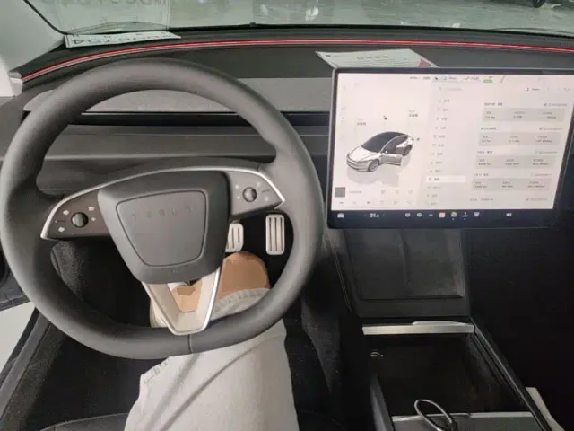 Tesla Model 3 — Фото автомобиля 9