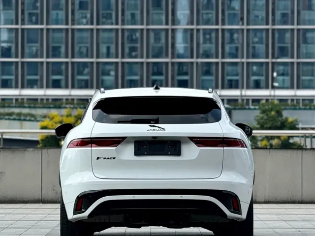 Jaguar F-Pace — Фото автомобиля 4