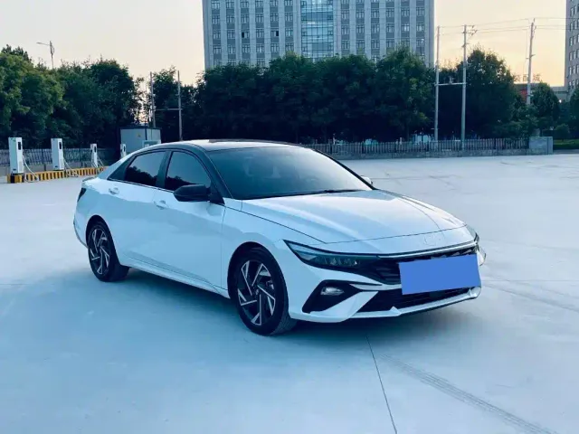 Hyundai Elantra — Фото автомобиля 3