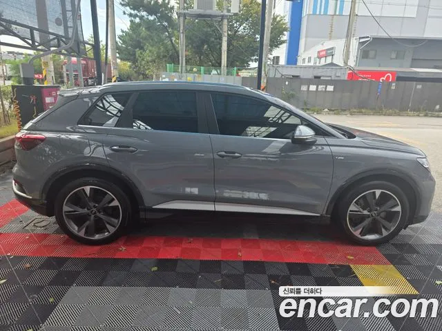 Audi Q4 e-tron F4 — Фото автомобиля 4