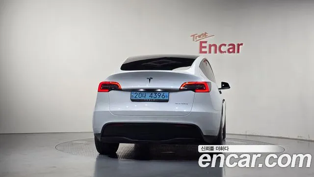 Tesla Model Y — Фото автомобиля 4