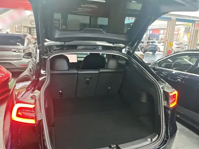 Tesla Model Y — Фото автомобиля 18