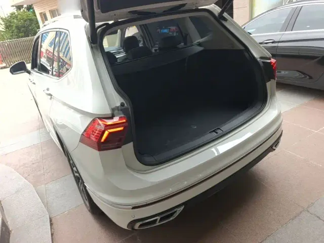 Volkswagen Tiguan L — Фото автомобиля 4