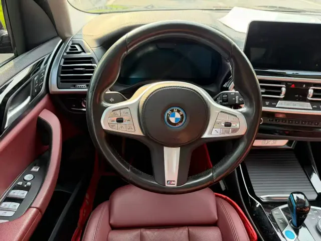 BMW iX3 — Фото автомобиля 8