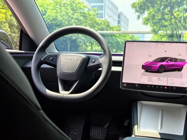 Tesla Model 3 — Фото автомобиля 14