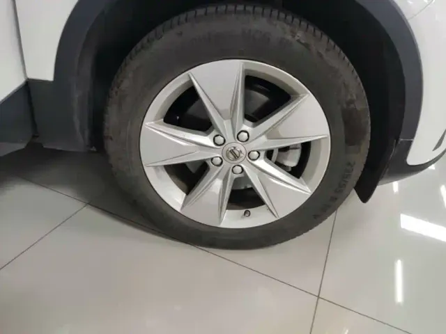Volvo XC40 — Фото автомобиля 14
