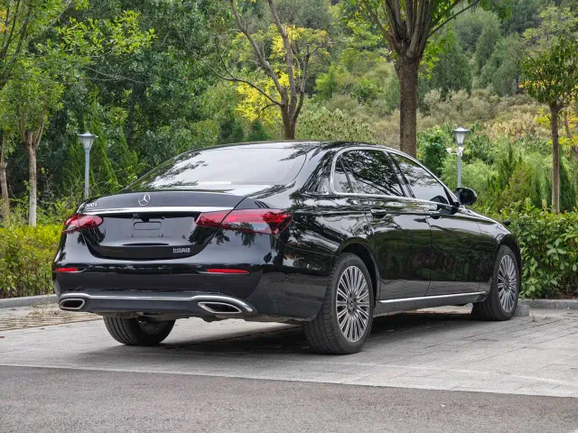 Mercedes-Benz E-Class — Фото автомобиля 12