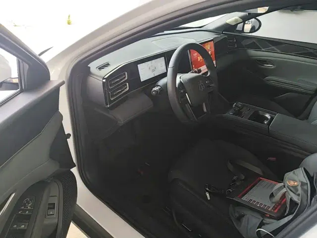 BYD Qin L — Фото автомобиля 15