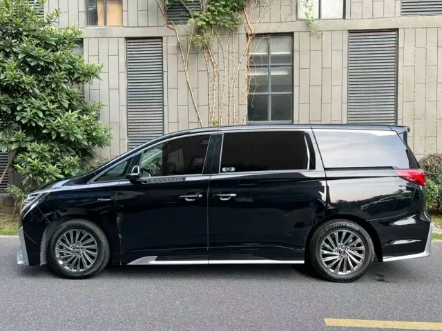 GAC Trumpchi M8 — Фото автомобиля 3
