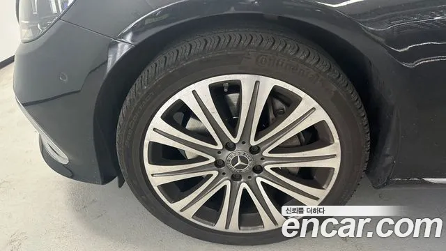 Mercedes-Benz E-Class — Фото автомобиля 5