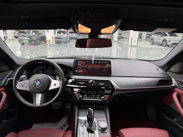 BMW 5 Series — Фото автомобиля 12