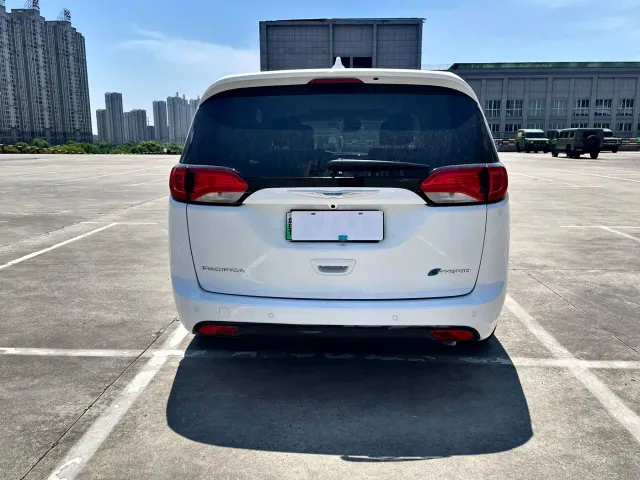 Chrysler Grand Caravan PHEV — Фото автомобиля 5