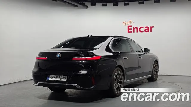 BMW 7-Series 7 серия (G70) 740i xDrive M Sport — Фото автомобиля 2