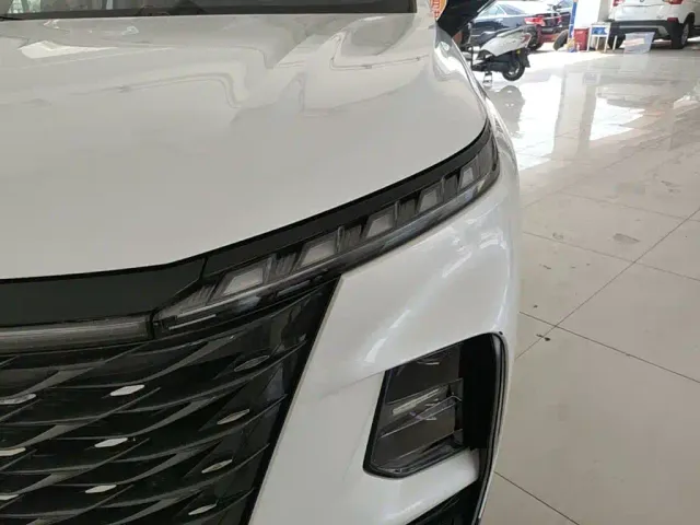 Roewe RX5 Max — Фото автомобиля 17