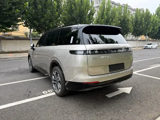 Lynk & Co 900 — Фото автомобиля 7