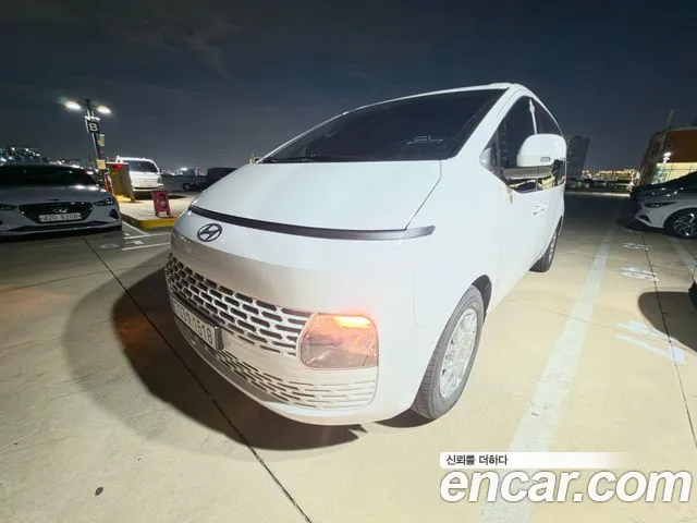 Фотография автомобиля — Hyundai Staria