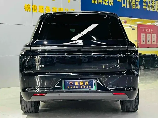 Li Auto L8 — Фото автомобиля 4